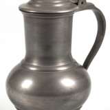 Kleine Zinn-Kanne, 20. Jh., Bandhenkel, Ges.-H. 18 cm - photo 1