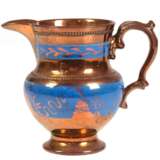 Kännchen, Lüsterkeramik, kupferfarben mit blauen Bordüren und Perlreliefbändern, H. 14,5 cm - photo 1