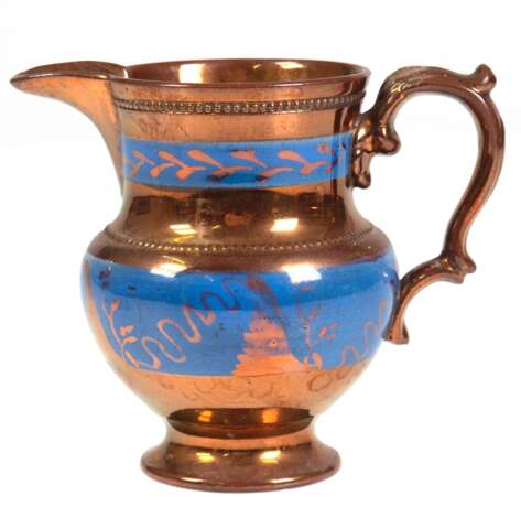 Kännchen, Lüsterkeramik, kupferfarben mit blauen Bordüren und Perlreliefbändern, H. 14,5 cm - photo 1