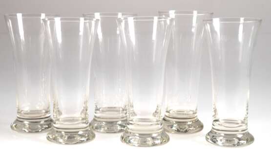 6 kleine Biergläser, 19. Jh., 3/20 L, Klarglas, runder massiver Fuß, leicht ausgestellte Kuppa, H. 14,5 cm - 15,1 cm - photo 1