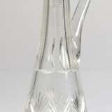 Große Wein-Karaffe, um 1900, konischer, reich geschliffener Korpus mit Henkel, Kugelstopfen, Ges.-H. 36 cm - Foto 1