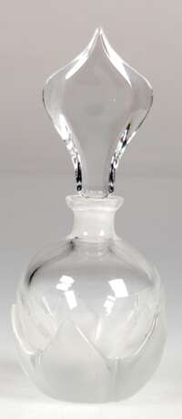 Parfüm-Flakon, Lalique, Klarglas z.T. satiniert, gebauchter Korpus, eingeschliffener Stopfen, H. 17 cm - photo 1