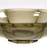 Art-Deco Flügelschale, grünes Glas, 6-kantige Wandung, 2 Handhaben in Flügelform, H. 6,5 cm, Dm. 32 cm - фото 1