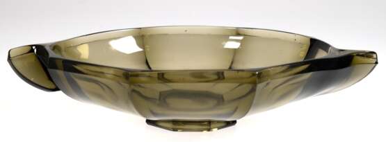 Art-Deco Flügelschale, grünes Glas, 6-kantige Wandung, 2 Handhaben in Flügelform, H. 6,5 cm, Dm. 32 cm - фото 1