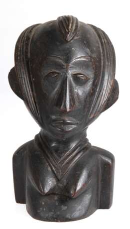 "Massai-Kriegerin", Holz, handgeschnitzt, schwarz gefasst, H. 23 cm - Foto 1