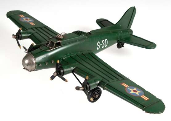 Militär-Flugzeug, 2ter WK, S-30, grün gefasst, Gebrauchspuren, L. 27 cm, B. 42 cm - photo 1