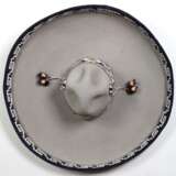 Rex Gildo-Sombrero, Ges.-Dm. 58 cm, mit diesem Sombrero ist Rex Gildo in der ZDF-Hitparade mit seinem Hit "Fiesta Mexicana" aufgetreten, Provenienz: wurde im Jahre 2000 im Auktionshaus Altus Berlin aus seinem P… - photo 1