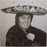 Rex Gildo-Sombrero, Ges.-Dm. 58 cm, mit diesem Sombrero ist Rex Gildo in der ZDF-Hitparade mit seinem Hit "Fiesta Mexicana" aufgetreten, Provenienz: wurde im Jahre 2000 im Auktionshaus Altus Berlin aus seinem P… - photo 2