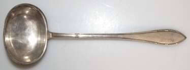 Suppenkelle, 90er Auflage, Griff mit Reliefrand, L. 31 cm