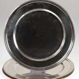 3 Platzteller, versilbert, mit Perlrand, min. Gebrauchspuren, Dm. 29,3 cm - photo 1