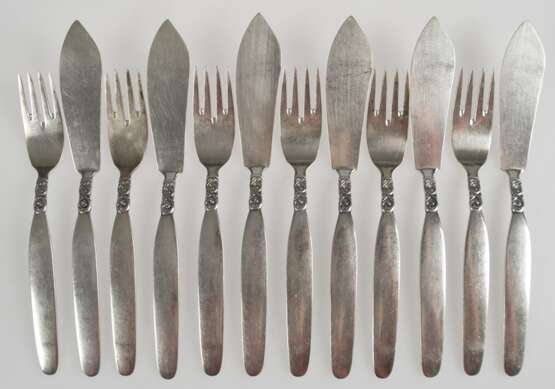 Hanseat-Fischbesteck, Nordland, für 6 Personen, 90er Auflage, Griffe mit Ornamentdekor - Foto 1