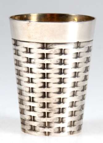 Becher, 800er Silber, konische Wandung korbartig reliefiert, Gew. 47,6 g, H. 6,5 cm - photo 1