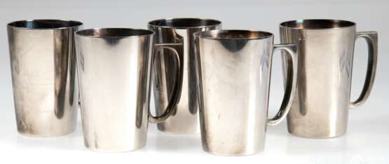 5 Henkelbecher, WMF, versilbert, 0,25 L, konische Wandung, Gebrauchspuren, H. 10,3 cm - photo 1