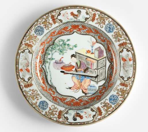 Feiner Teller mit Dekor einer Qin spielenden Dame - photo 1