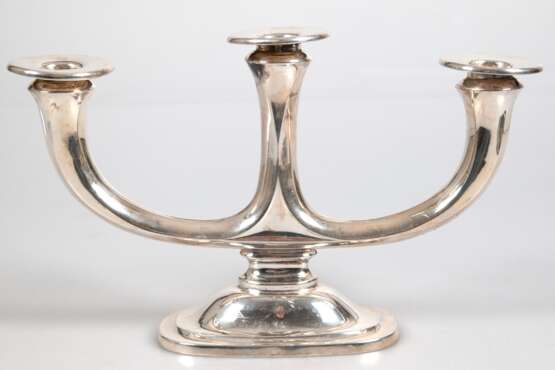 Kerzenleuchter, 835er Silber, 3-armig, auf ovalem Fuß, 360 g, H. 17 cm - photo 1