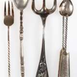 4 Russische Besteckteile, dabei Zuckerzange, kleine Vorlegegabel, Sardinenheber, 84er (875) Zolotniki und Kaviarlöffel 925er Silber, ca. 82 g - Foto 1