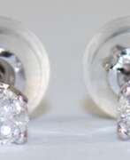Ювелирные изделия. Ohrstecker, 14 k WG, Brillanten zus. ca. 0,20 ct., mit Goldinlay, getöntes Weiß, Aufstecker aus Silikon, ungetragen