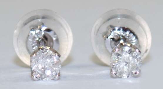 Ohrstecker, 14 k WG, Brillanten zus. ca. 0,20 ct., mit Goldinlay, getöntes Weiß, Aufstecker aus Silikon, ungetragen - photo 1