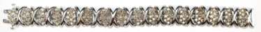 Brillant-Armband, 585er GG, weißvergoldet/rhodiniert, ausgefaßt mit 160 Brillanten, davon 96x je ca. 0,06 ct. und 64x je ca. 0,03 ct., zus. ca. 7,68 ct., Si-P1, doppeltes Steckschloß, Ges.-Gew. 34,96 g, L. ca. 18,0 cm (W…
