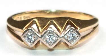 Brillant-Ring, 585er GG, in Reihe besetzt mit 3 Brillanten von zus. ca. 0,12 ct., Ges.-Gew. 3,92 g, RG 55