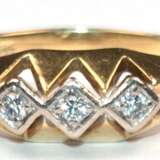 Brillant-Ring, 585er GG, in Reihe besetzt mit 3 Brillanten von zus. ca. 0,12 ct., Ges.-Gew. 3,92 g, RG 55 - фото 1