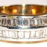 Massiver Ring, GG 750, ca. 11,3 g, Brillanten im Baguette-Schliff von ca. 1,6 ct., RG 55, Innendurchmesser 17,5 mm - photo 1