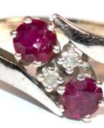 Product catalog. Ring &quot;Toi &amp; Moi“, 2 rund facettierte Rubine und 2 Diamanten, 585er WG, Innendurchmesser 16,2 mm, RG 51, ca. 3,2 g
