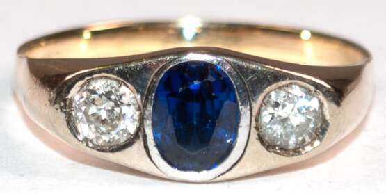 Ring, 585er GG, ca. 4,0 g, blauer Saphir, 2 Brillanten zus. ca. 0,40 ct, RG 60, Innendurchmesser 19,1 mm - photo 1