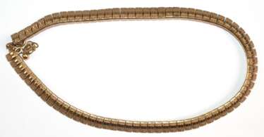 Collier um ca. 1930, Golddouble, mit Verlängerungskette, Breite ca. 1,0 cm, Länge von ca. 40-45 cm tragbar, mit Schleuderguss-Dekor