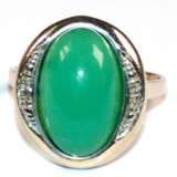 Ring, 585er WG, besetzt mit 1 ovalem Chrysopras-Cabochon und 2 kleinen Diamanten, Ges.-Gew. 4,69 g, RGb56 - фото 1