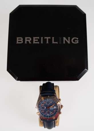 Herrenarmbanduhr "Breitling", Chronomat, Automatik, Ref.-Nr. B13050.1, dunkelblaues Zifferblatt mit arabischen Zahlen, zentraler Sekunde, Datumsanzeige, drehbarer Lünette, u.a., gangfähig, Edelstahlgehäuse Dm. … - фото 1