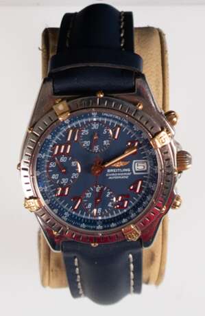 Herrenarmbanduhr "Breitling", Chronomat, Automatik, Ref.-Nr. B13050.1, dunkelblaues Zifferblatt mit arabischen Zahlen, zentraler Sekunde, Datumsanzeige, drehbarer Lünette, u.a., gangfähig, Edelstahlgehäuse Dm. … - фото 2