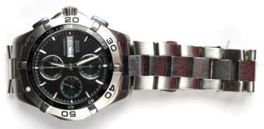 Herrenarmbanduhr &quot;Tag Heuer&quot;, Aquaracer 300 m, Automatic, Chronograph, schwarzes Zifferblatt mit Stabindizes, Wochentag- und Datumsanzeige, Dm. 4,4 cm, funktionstüchtig (überprüft), Edelstahlarmband mit Faltsch…