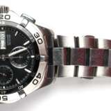 Herrenarmbanduhr "Tag Heuer", Aquaracer 300 m, Automatic, Chronograph, schwarzes Zifferblatt mit Stabindizes, Wochentag- und Datumsanzeige, Dm. 4,4 cm, funktionstüchtig (überprüft), Edelstahlarmband mit Faltsch… - photo 1