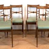 4 Biedermeier-Stühle und 2 Armlehnstühle, Mahagoni, verstrebte Rückenlehnen, Gebrauchspuren, grün gestreifter Polsterstoff, Stühle 88x46x56 cm, Armlehnsessel 90x55x48 cm - фото 1