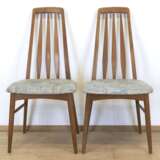 Paar Stühle "Eva", Entw. Niels Koefoed, um 1960, Teakholz, gepolsterter Sitz mit hellem gemustertem Stoffbezug, versproßte Rückenlehne, 96x48x45 cm - фото 1