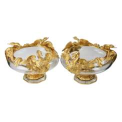 Pair of round vases in cast glass and gilded bronze with swans motif. France 20th century. 