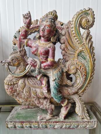 An Indian deity decorated with fine carvings Bois naturel Oriental Art 20th century - photo 4
