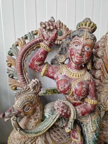 An Indian deity decorated with fine carvings Bois naturel Oriental Art 20th century - photo 5