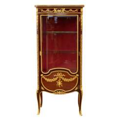 Vitrine en acajou et bronze dor&eacute; de style Sormani. France 19&egrave;me si&egrave;cle.