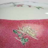 Große Deckeldose aus Porzellan mit 'Famille rose'-Dekor von Blütenzweigen - photo 3