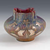 Overlay-Vase mit Veilchendekor. - Foto 1