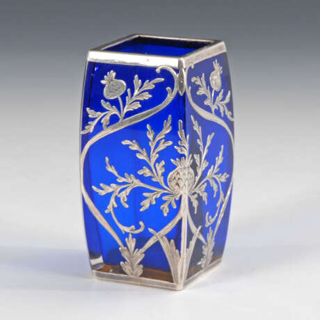 Jugendstil-Vase mit Silberauflage. - Foto 1