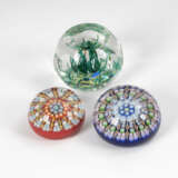 3 Paperweights. - photo 1