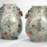 Paar 'Hu'-förmige 'Mille Fleur'-Vasen mit Hirschkopf-Handhaben - Foto 1