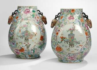 Quelques 'Hu'en forme 'Mille Fleur'Vases avec tête de Cerf-Gérer