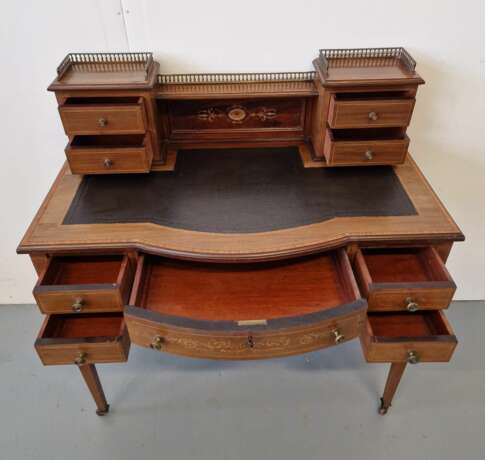 A small beautiful desk with inlays - Foto 3