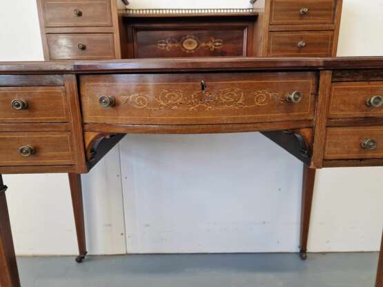A small beautiful desk with inlays - Foto 9