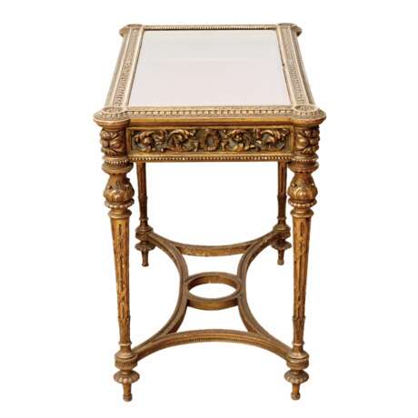 Carved showcase-table of gilded wood in the spirit of Napoleon III late 19th century. Glass Late 19th century - photo 3
