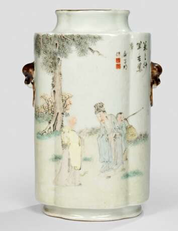 Passig geformte Vase aus Porzellan mit Hühnerdekor und Gelehrten - фото 1